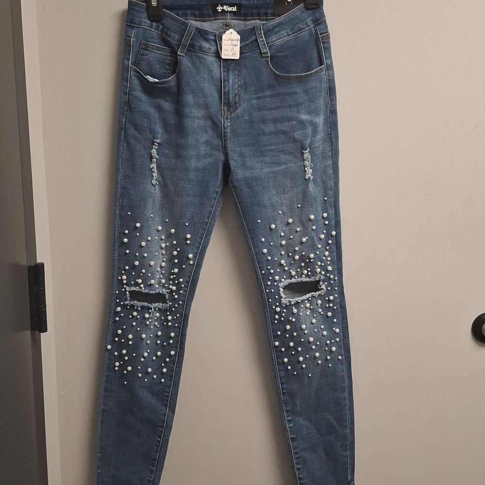 Vocal PEARL EMBELLISHED FRONT RIPPED 